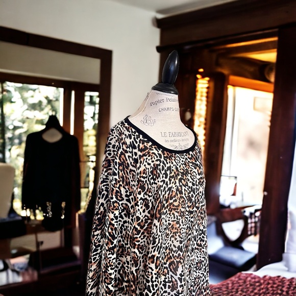 🐆 Swim cover up. Semi sheer poncho. Gorgeous light and airy Leopard print 1X-2X - Picture 11 of 16